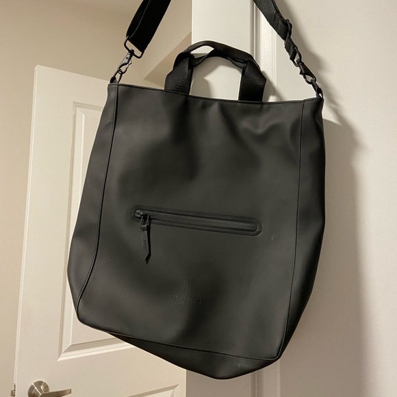 NWT RAINS Tote Crossbody - Picture 2 of 6